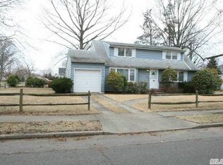 2444 Fortesque Ave, Oceanside, NY 11572