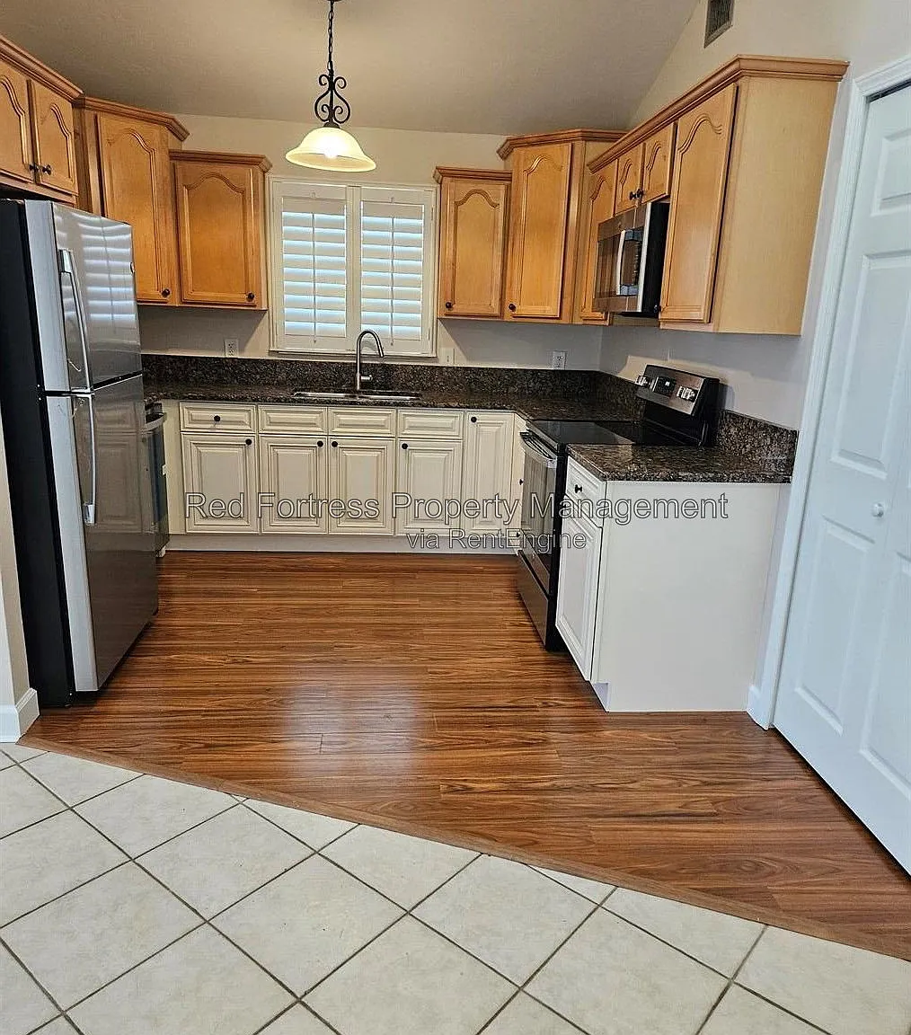 2 bed, 2.0 bath, 1071 sqft, $1,650 — Photo 2