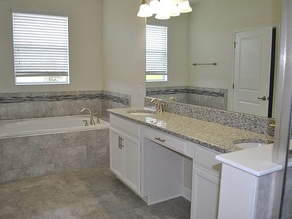 5th image of 11025 Redbud Woods Ln