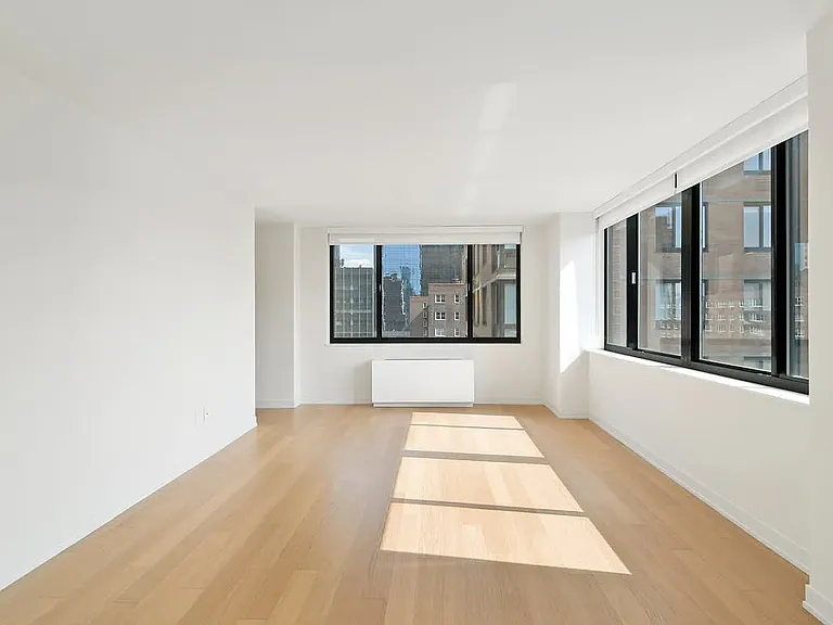Columbus Cir #N12F — Photo 6