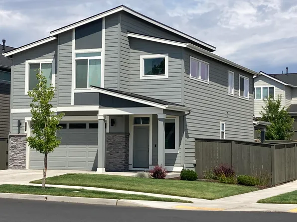 20760 SE Iron Horse Ln, Bend, OR 97702