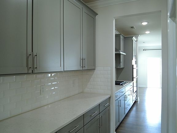 5th image of 4251 Oakton Dr
