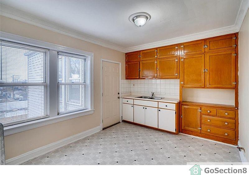 2nd image of 6001 S Sacramento Ave #29