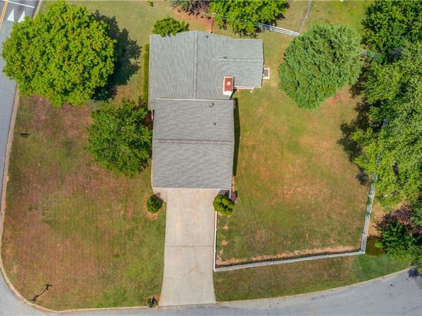 2584 Gravitt Rd, Duluth, GA 30096