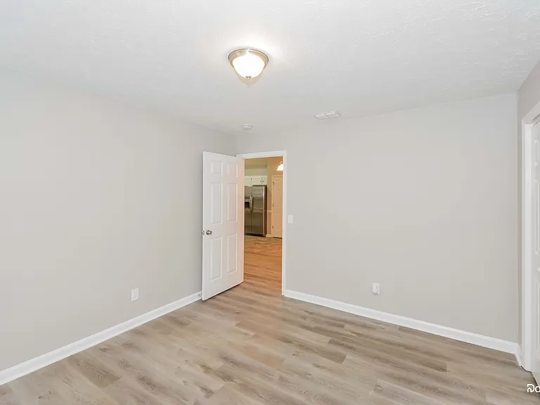 514 Freedom Ct — Photo 11
