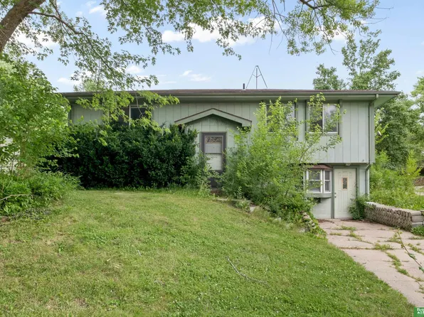 36 Redwood Ln, Yutan, NE 68073