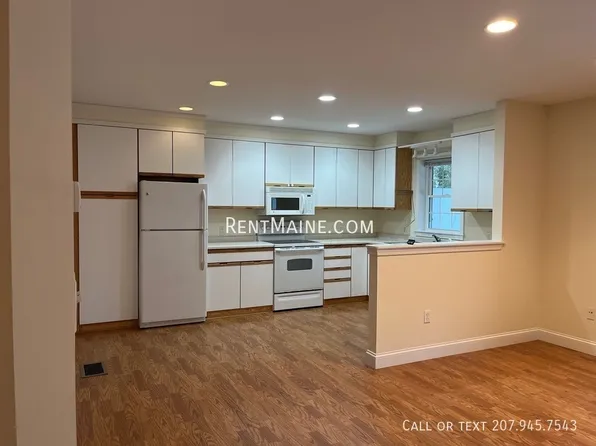 33 Burleigh Rd APT 20, Bangor, ME 04401