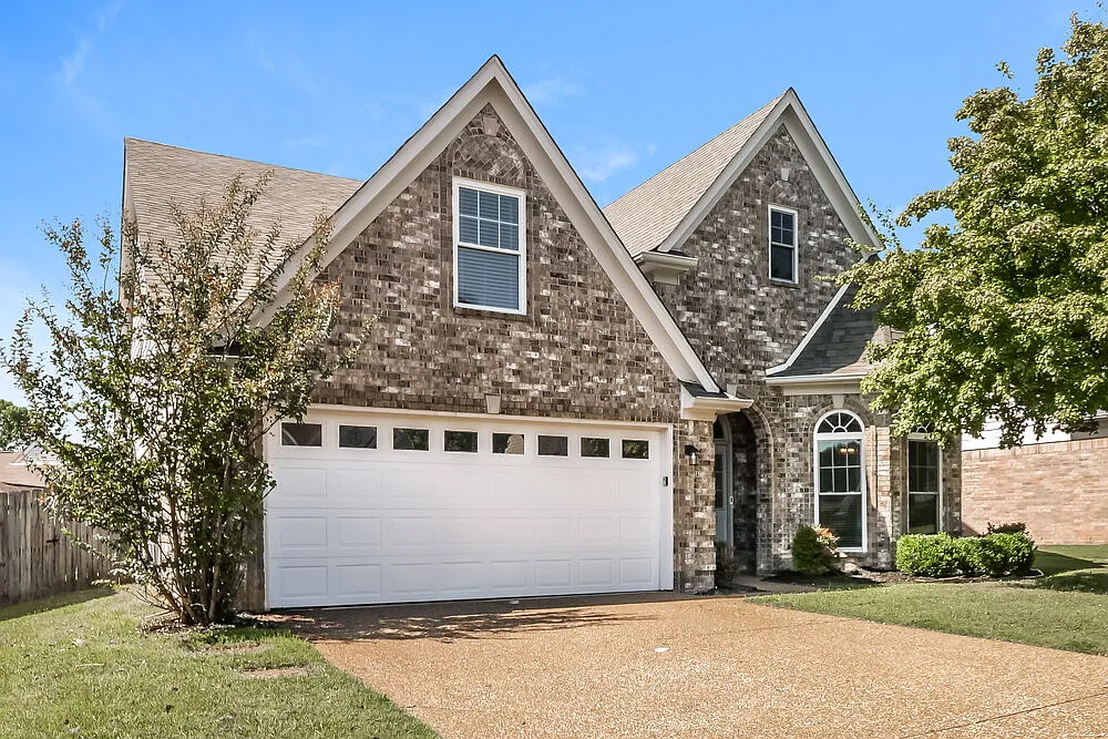 4 bed, 2.0 bath, 2099 sqft, $2,280 — Photo 4