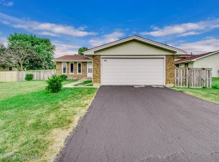 979 Valley View Trl, Carol Stream, IL 60188