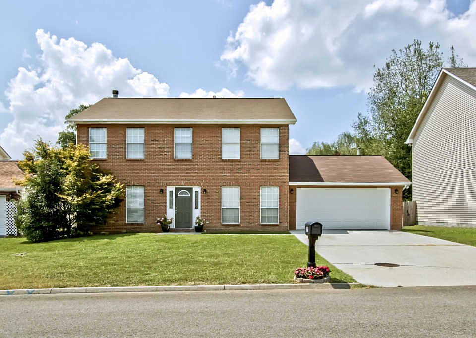 1st image of 823 Dowry Ln
