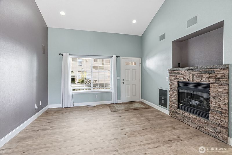 5th image of 722 NW Meadow Ridge Lane