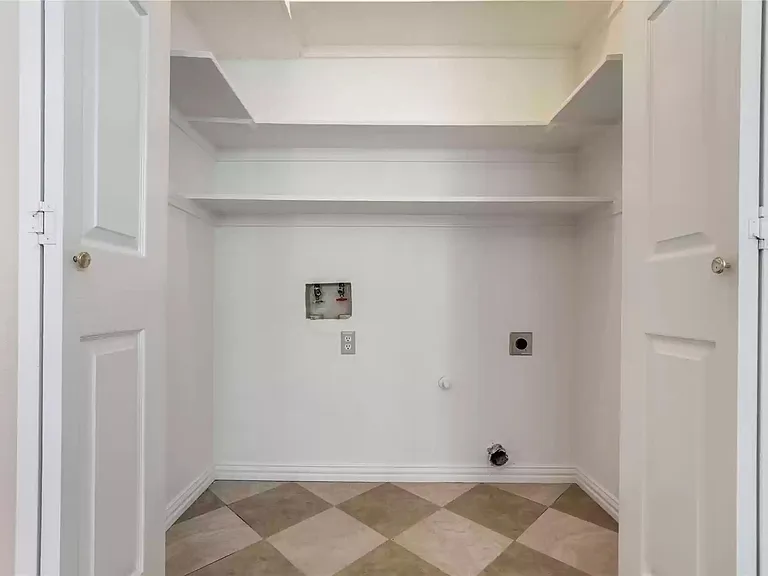 4633 Centenary Dr — Photo 23
