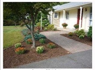 27 Hamilton Ct, Enfield, CT 06082