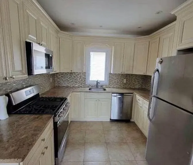 414 Laurelton Blvd — Photo 2