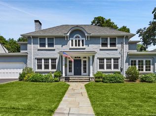 7 Lyons Pl, Larchmont, NY 10538