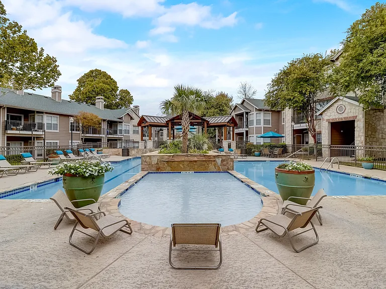 Riverbend Apartments — Photo 30