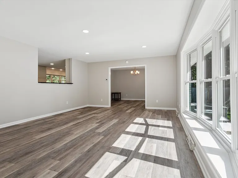 112 Leslie Dr — Photo 26