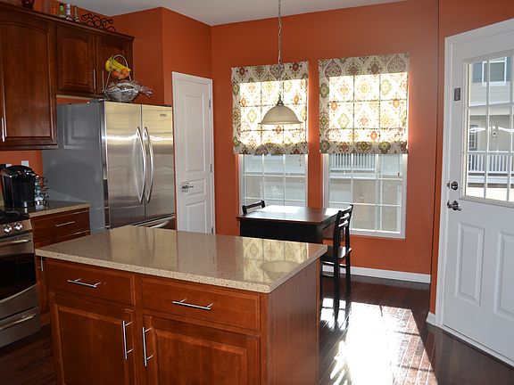 3rd image of 49 Arcadia Ln