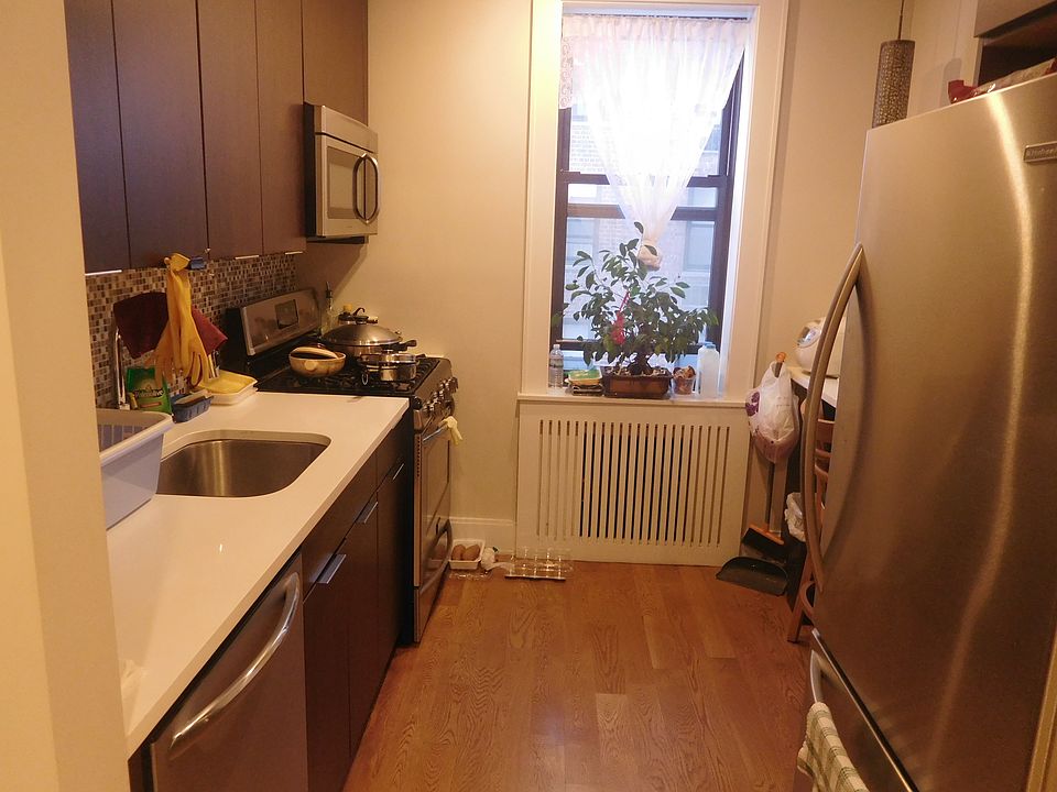 2nd image of 13235 Sanford Ave APT 6F