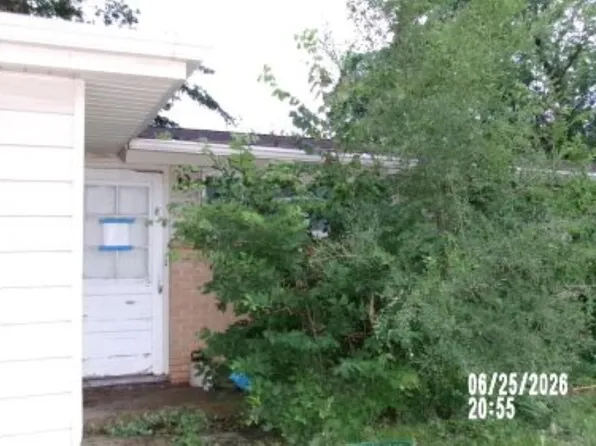 1313 Hartford Ave, Salina, KS 67401