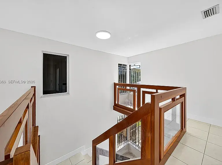 929 W Beacon Ave — Photo 7