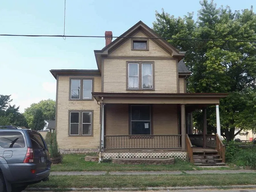 211 3rd St photo 1