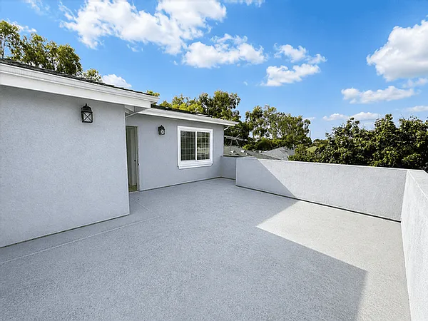 6029 Del Amo Blvd — Photo 15