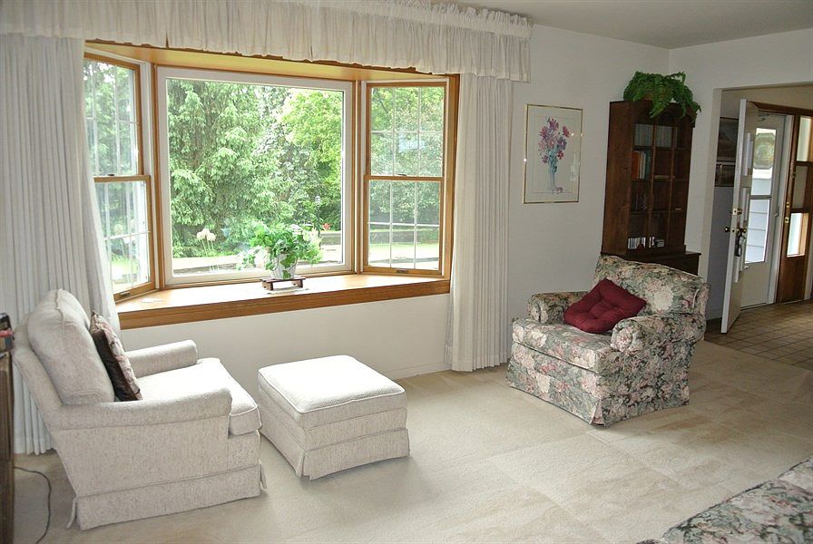 2nd image of 168 Dupont Ave