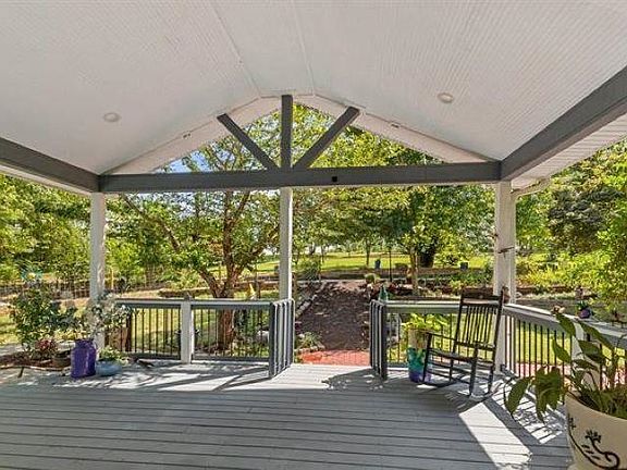4th image of 300 Chastain Hill Rd