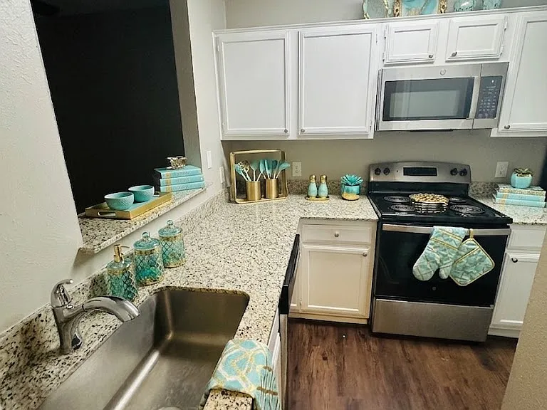 3927 Dover Dr #3927D — Photo 2
