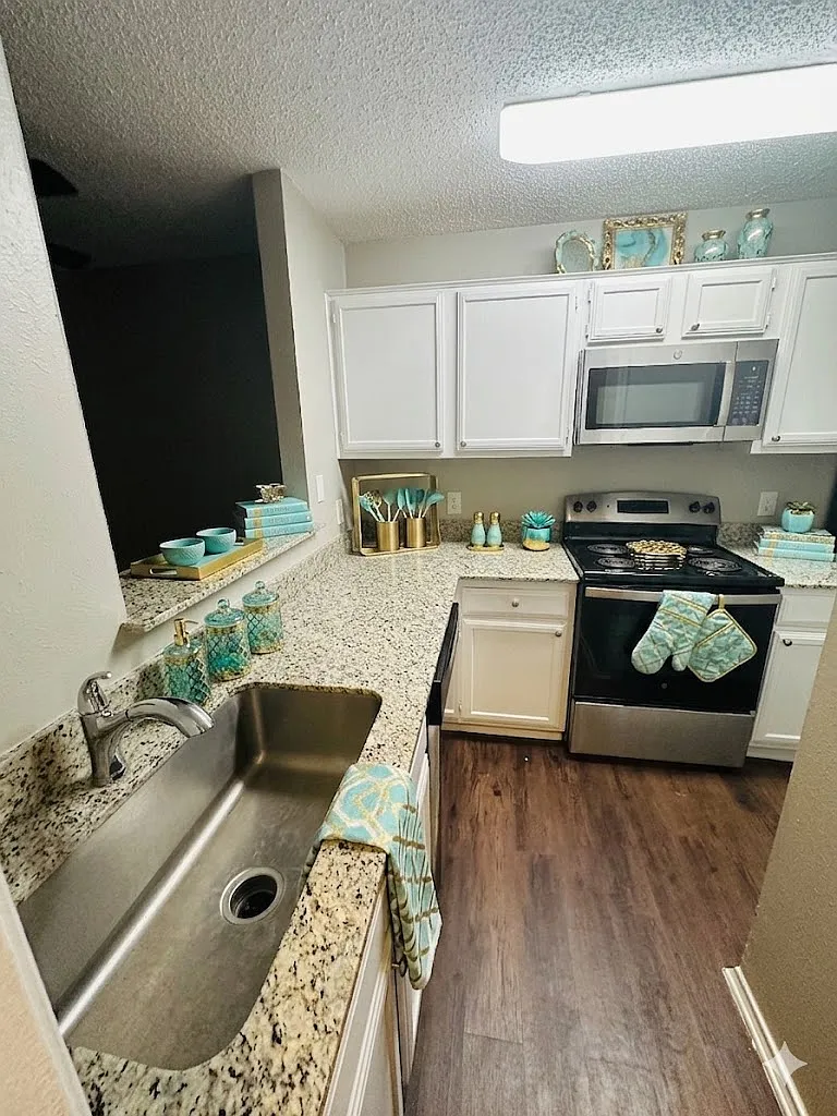 Building Photo - 3927 Dover Dr #3927D