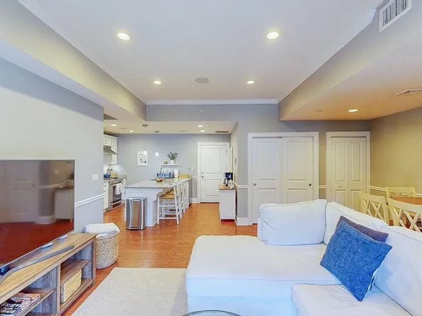 616 E 4th St Unit 105, South Boston, MA 02127