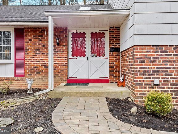 3rd image of 145 Clarrige Dr