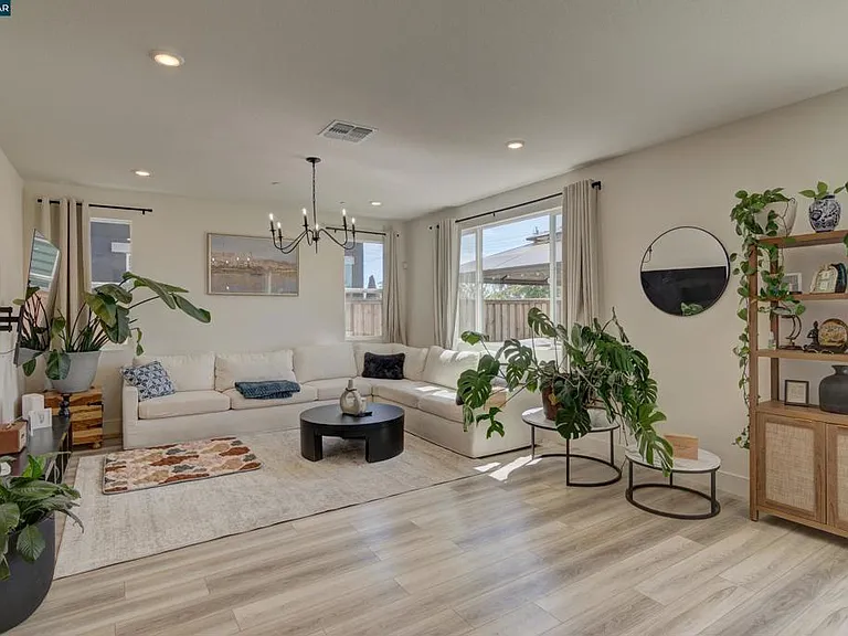 281 Cinnabar Way — Photo 8