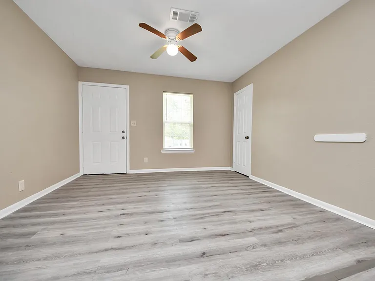 17111 River Rd #C — Photo 7