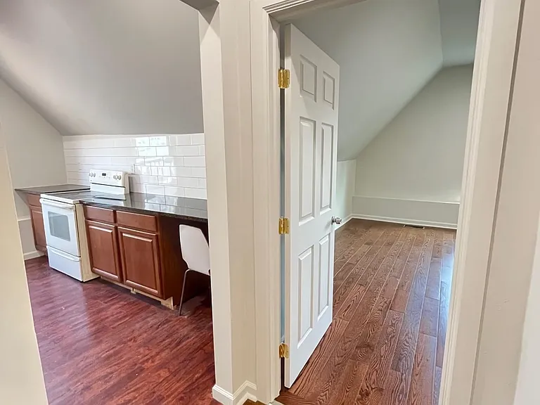 311 Stratford Ave #6 — Photo 1