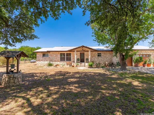 9950 Fm 471, LaCoste, TX 78039