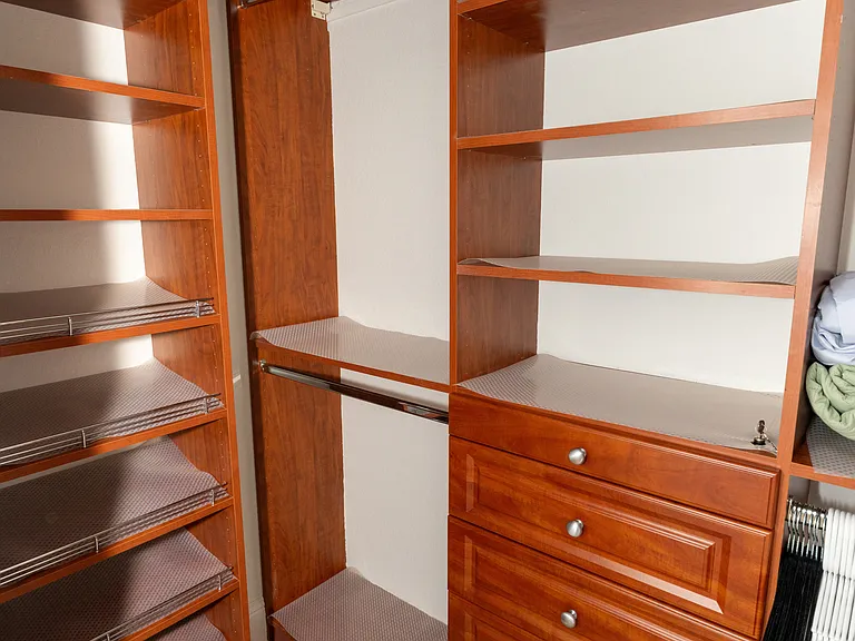 Master Bedroom 1 (Walk in Closet)