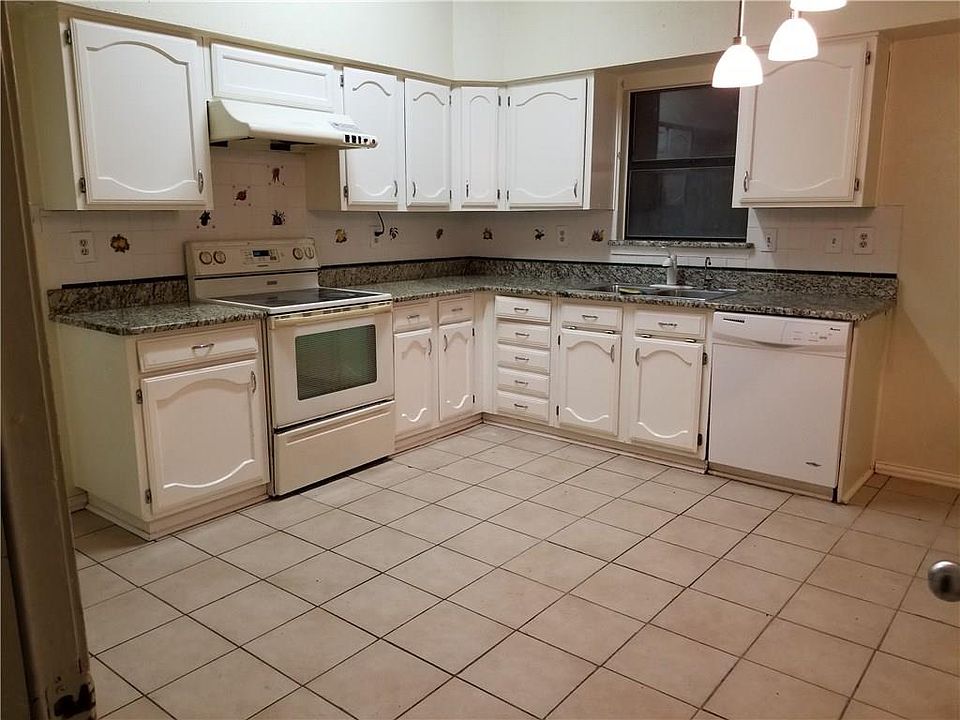 1st image of 2618 Peartree Ln