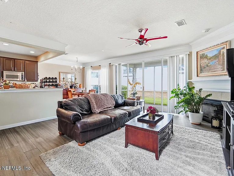 4008 Lionheart Dr — Photo 3