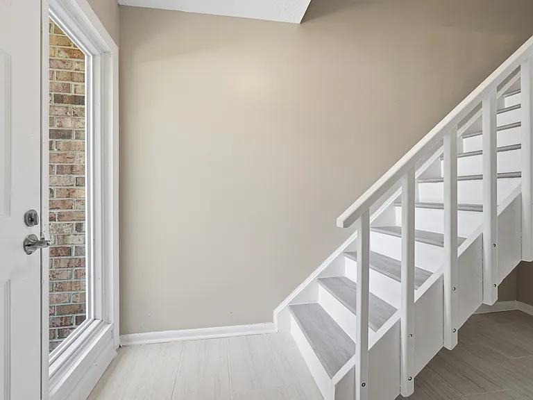 125 Tower Dr #1 — Photo 3