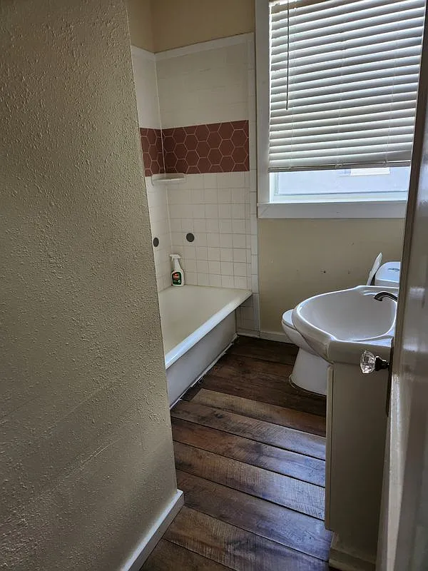4 bed, 2.0 bath, 1600 sqft, $1,850 — Photo 3