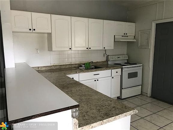 4th image of 160 NW 33rd Ave