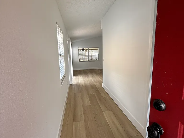 4660 E Eastwind Dr — Photo 1