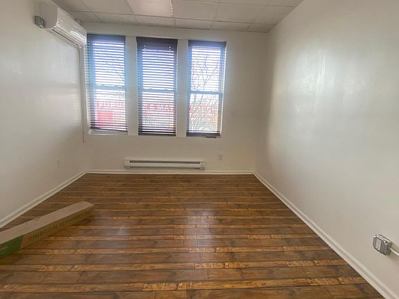 5th image of 2125 Utica Ave Suite 2R