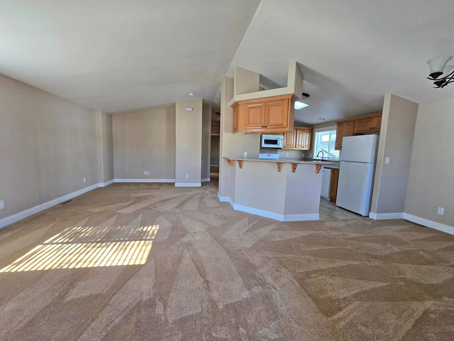 2 bed, 2.0 bath, 1270 sqft, $1,899 — Photo 2