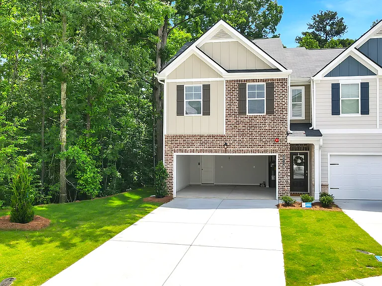 371 Lanier Cir — Photo 4