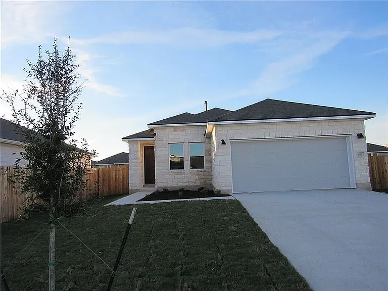 302 Cold Spring Loop — Photo 1
