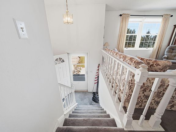 5th image of 2129 Heights Dr