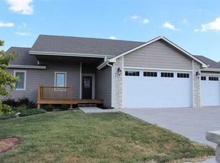 308 Highland Pointe Dr, Manhattan, KS 66503